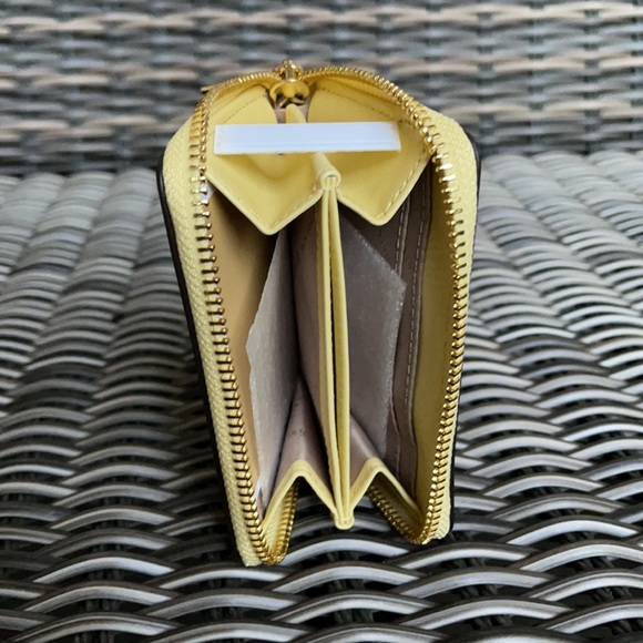 Michael Kors Medium Zip Around Card Case - Picture 10 of 16